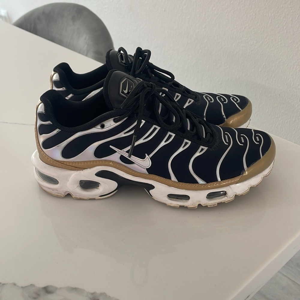 Women’s Nike Air Max Plus SZ 6.5 Black/Aluminum/White